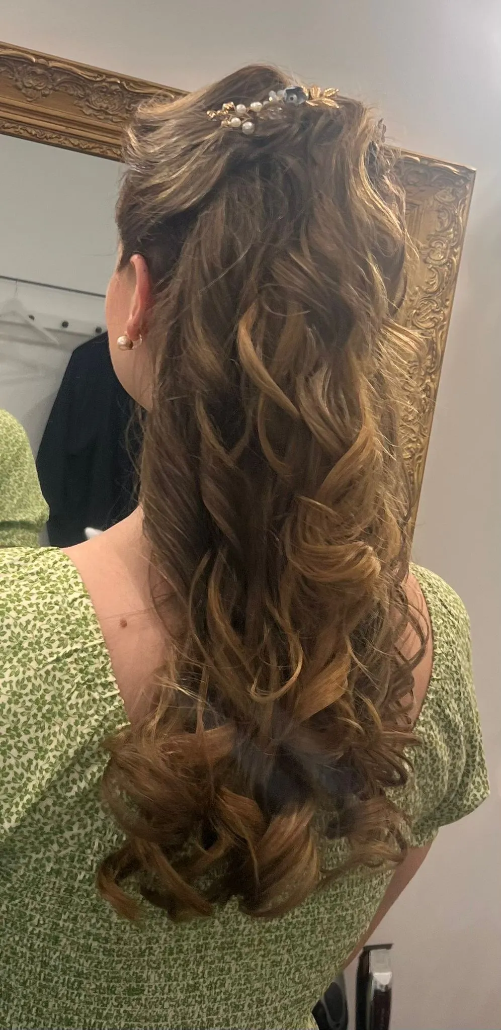 femme avec chignon de mariage